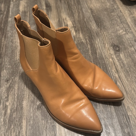 Universal Thread Bootie, Tan. - Picture 2 of 4